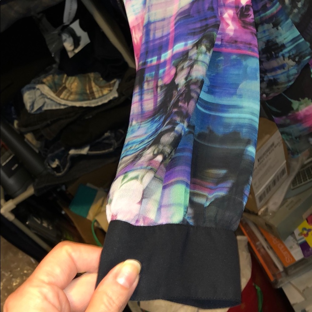 Gorgeous Blouse - Picture 5 of 10